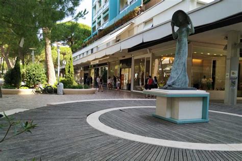 THE BEST Places to Go Shopping in Milano Marittima .